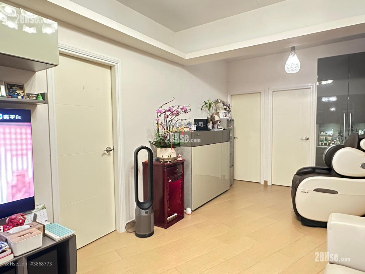 Apartment Sell 3 Bedrooms , 1 Bathroom 746 ft² ( 69.3 m² )
