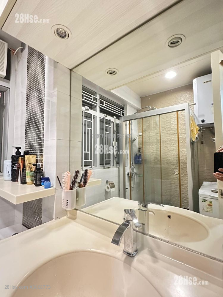 Apartment Sell 3 Bedrooms , 1 Bathroom 746 ft² ( 69.3 m² )