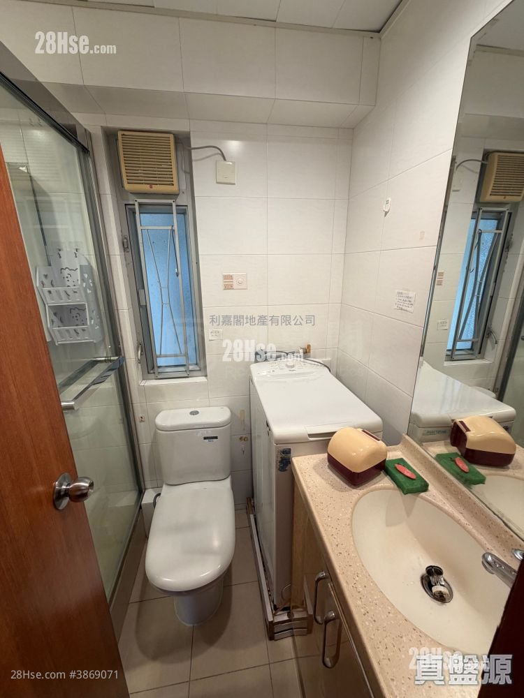 Kornhill Garden Sell 2 Bedrooms , 1 Bathroom 484 ft² ( 45.0 m² )