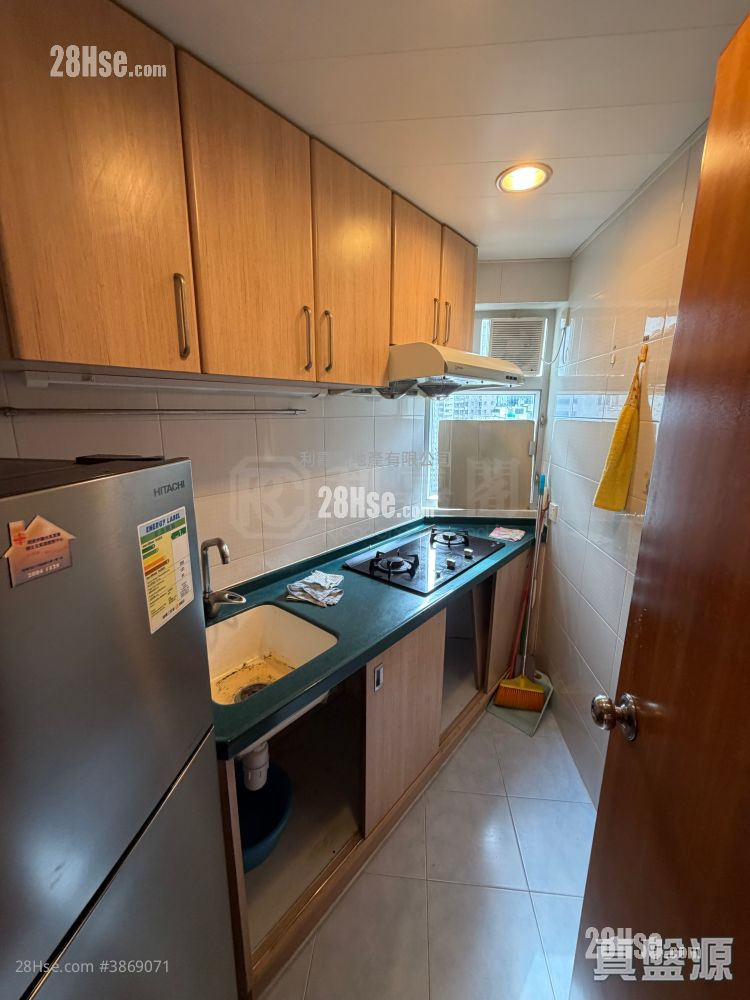 Kornhill Garden Sell 2 Bedrooms , 1 Bathroom 484 ft² ( 45.0 m² )