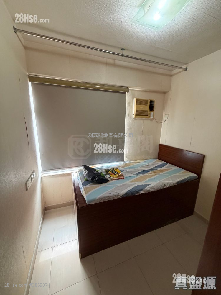 Kornhill Garden Sell 2 Bedrooms , 1 Bathroom 484 ft² ( 45.0 m² )