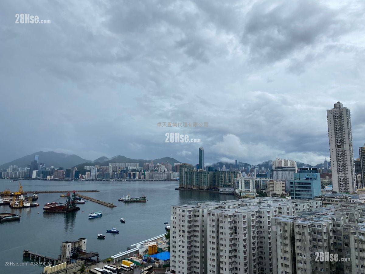 Grand Waterfront Sell 3 Bedrooms , 1 Bathroom 546 ft² ( 50.7 m² )