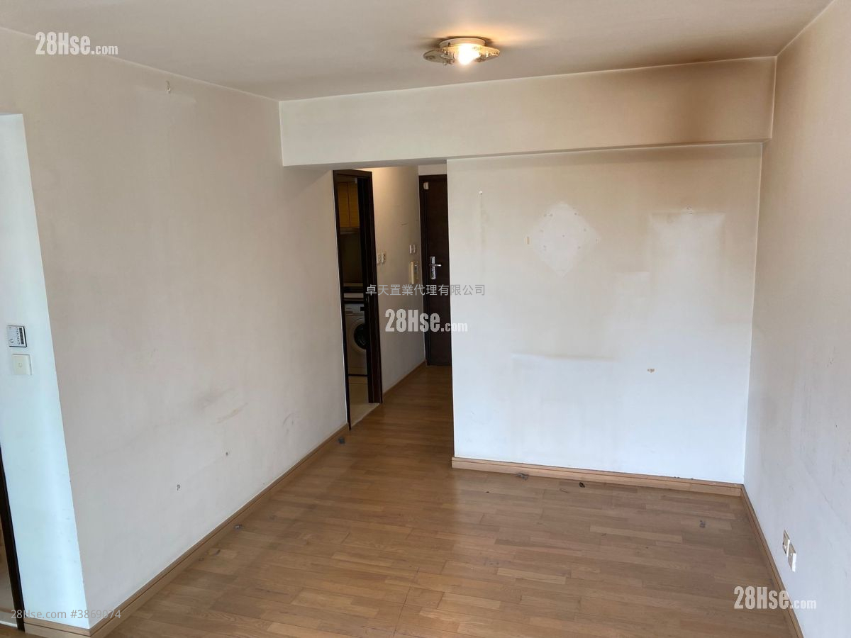 Grand Waterfront Sell 3 Bedrooms , 1 Bathroom 546 ft² ( 50.7 m² )