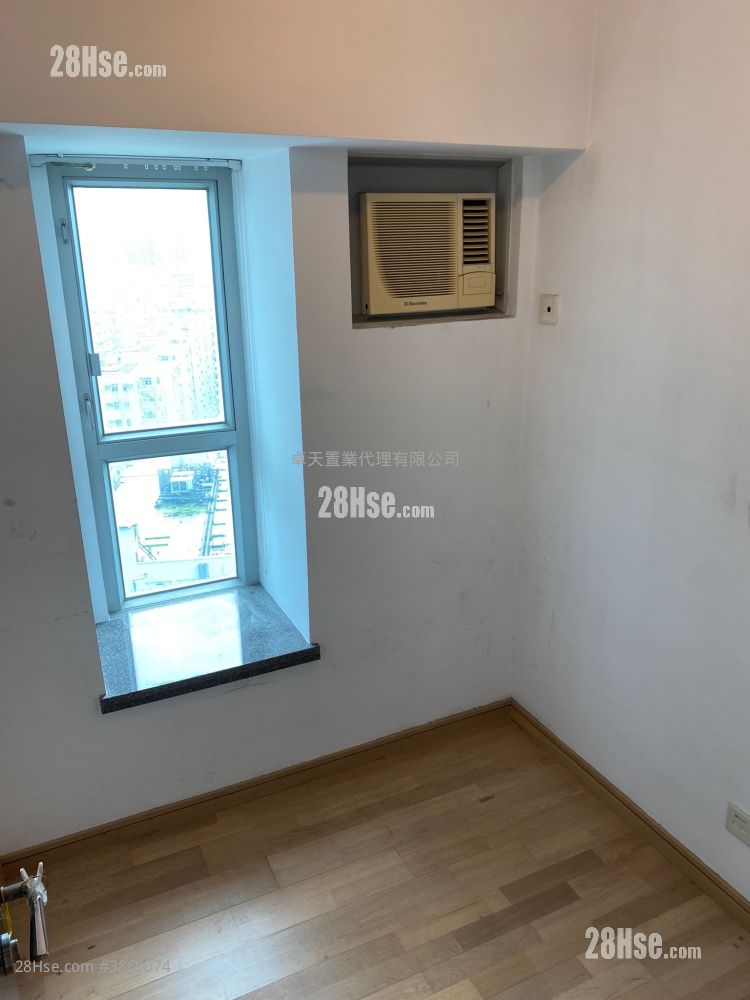 Grand Waterfront Sell 3 Bedrooms , 1 Bathroom 546 ft² ( 50.7 m² )