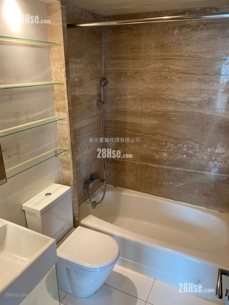 Grand Waterfront Sell 3 Bedrooms , 1 Bathroom 546 ft² ( 50.7 m² )