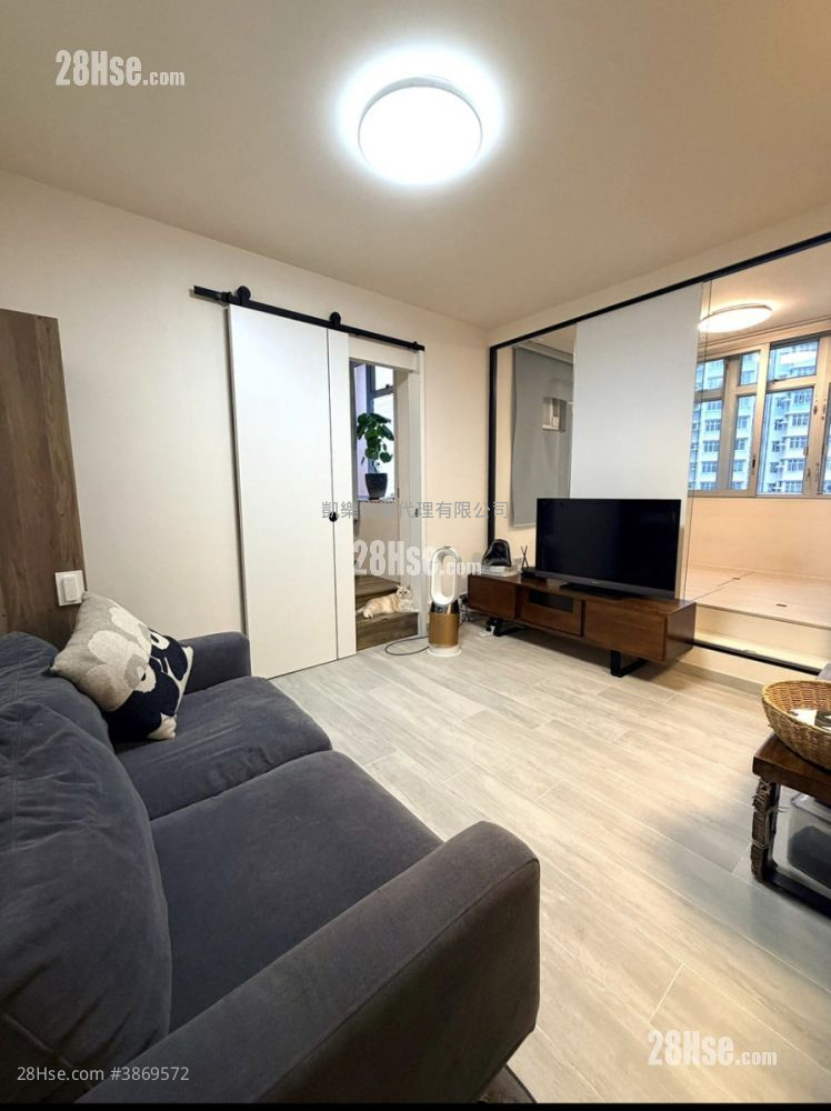 Hoi Lok Court Sell 3 Bedrooms 481 ft² ( 44.7 m² )
