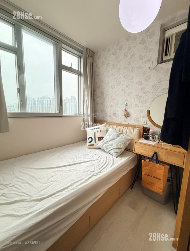 Hoi Lok Court Sell 3 Bedrooms 481 ft² ( 44.7 m² )