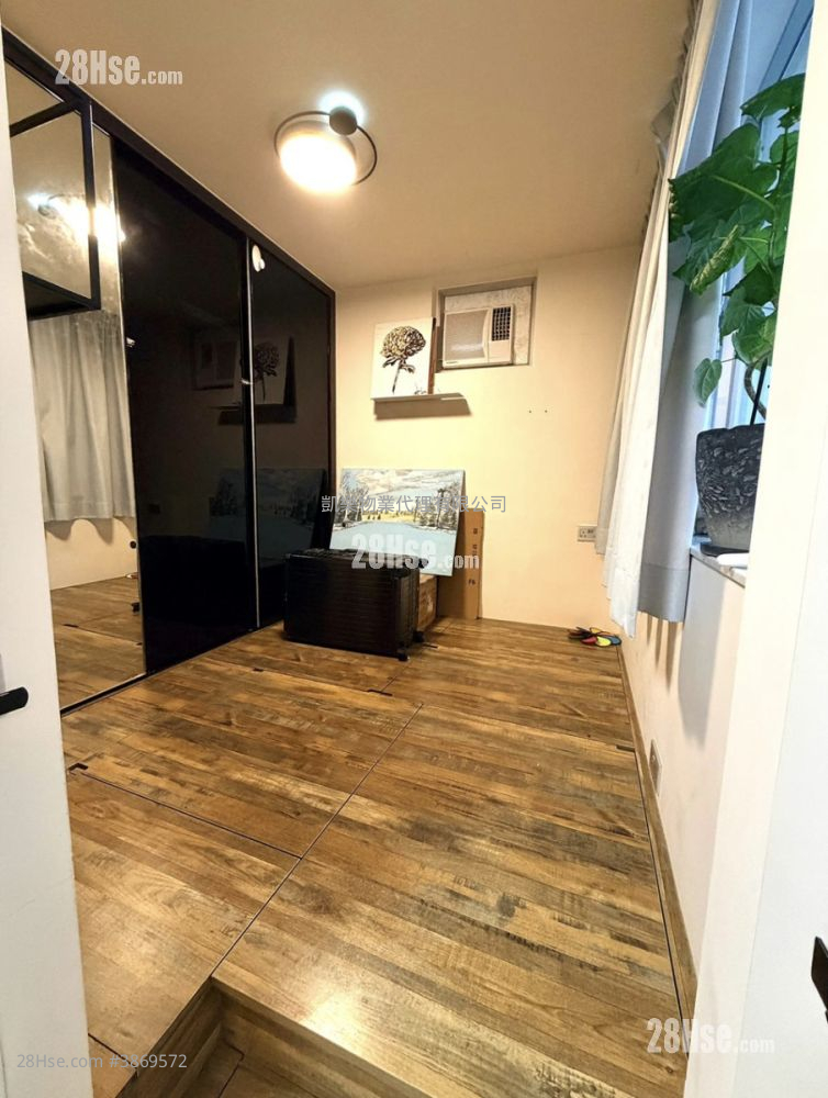 Hoi Lok Court Sell 3 Bedrooms 481 ft² ( 44.7 m² )