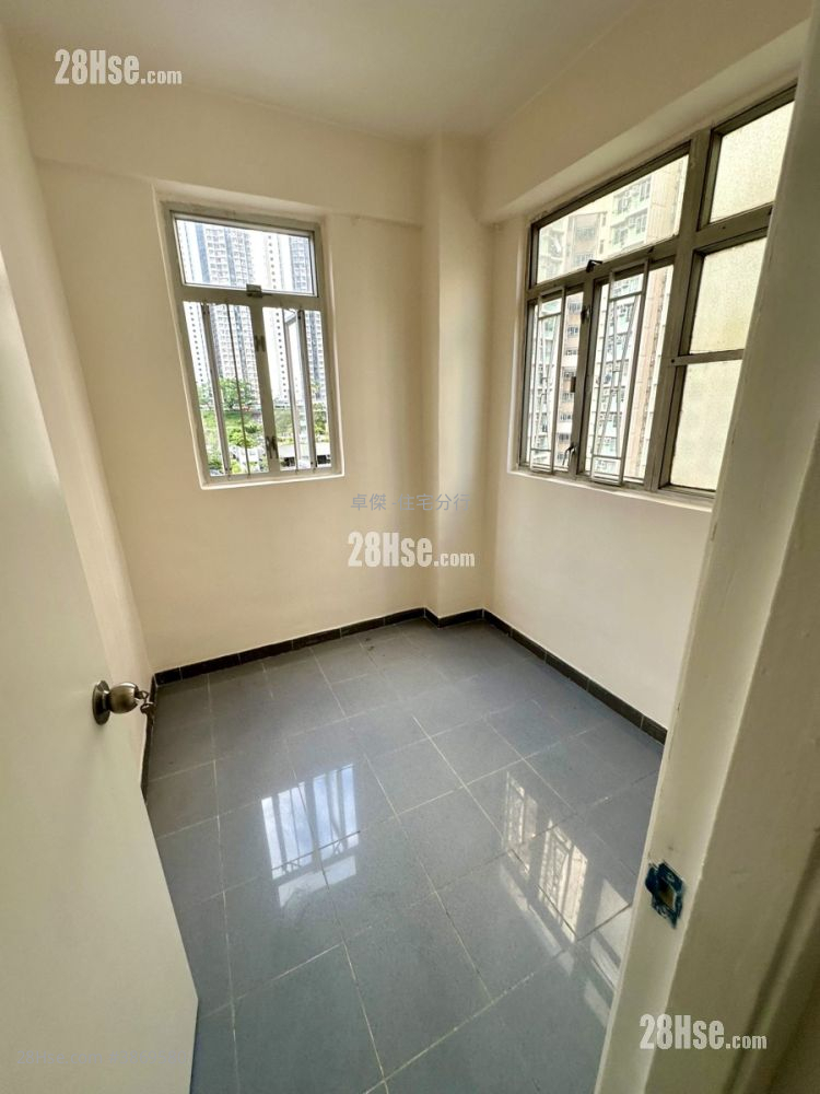 Hoover Court Rental 2 Bedrooms , 1 Bathroom 290 ft² ( 26.9 m² )