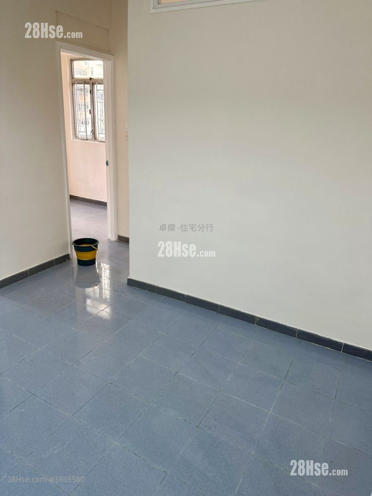Hoover Court Rental 2 Bedrooms , 1 Bathroom 290 ft² ( 26.9 m² )