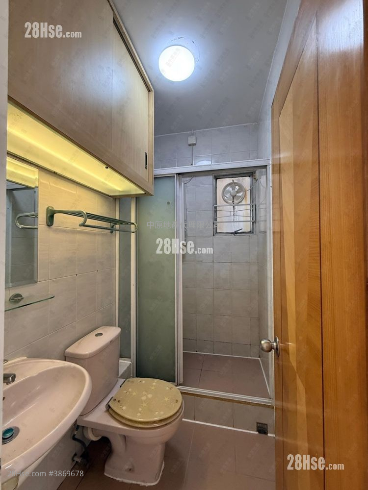 Tsing Yi Garden Rental 3 Bedrooms , 2 Bathrooms 547 ft² ( 50.8 m² )
