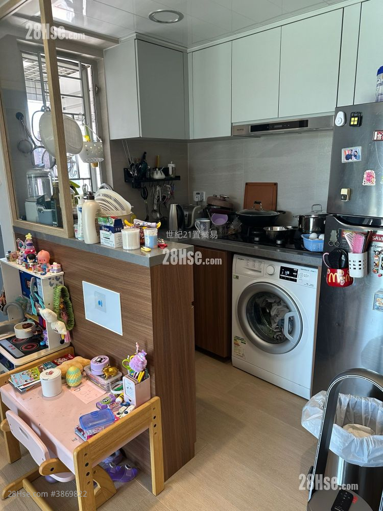 Grand Waterfront Sell 2 Bedrooms , 1 Bathroom 427 ft² ( 39.7 m² )