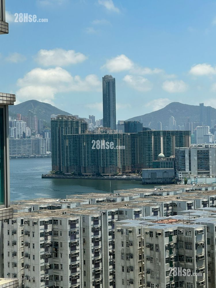 Grand Waterfront Sell 2 Bedrooms , 1 Bathroom 427 ft² ( 39.7 m² )