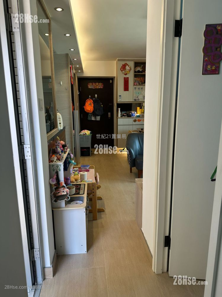 Grand Waterfront Sell 2 Bedrooms , 1 Bathroom 427 ft² ( 39.7 m² )