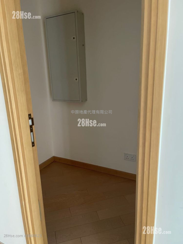 Century Gateway Sell 3 Bedrooms , 1 Bathroom 718 ft² ( 66.7 m² )