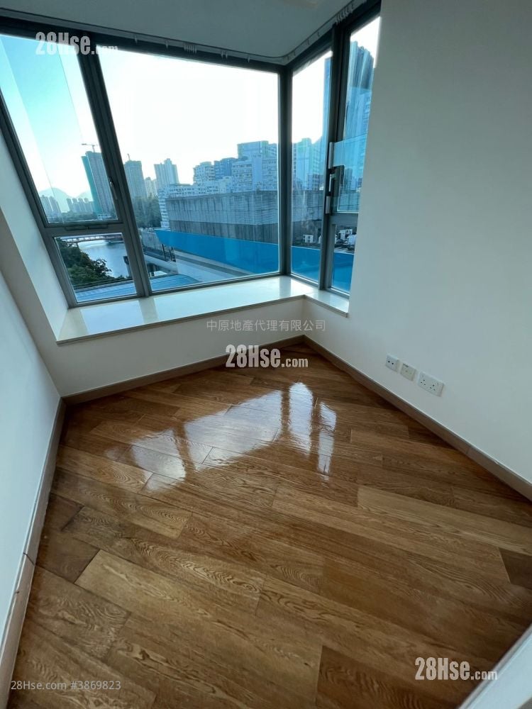 Century Gateway Sell 3 Bedrooms , 1 Bathroom 718 ft² ( 66.7 m² )