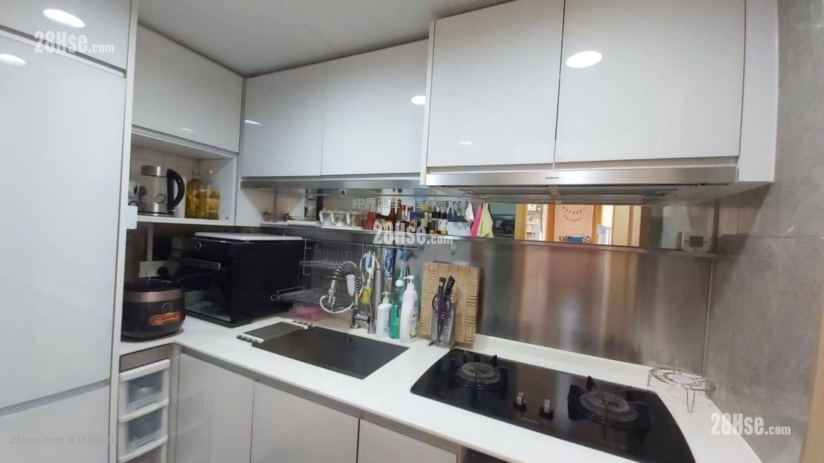 Century Gateway Sell 2 Bedrooms , 1 Bathroom 485 ft² ( 45.1 m² )