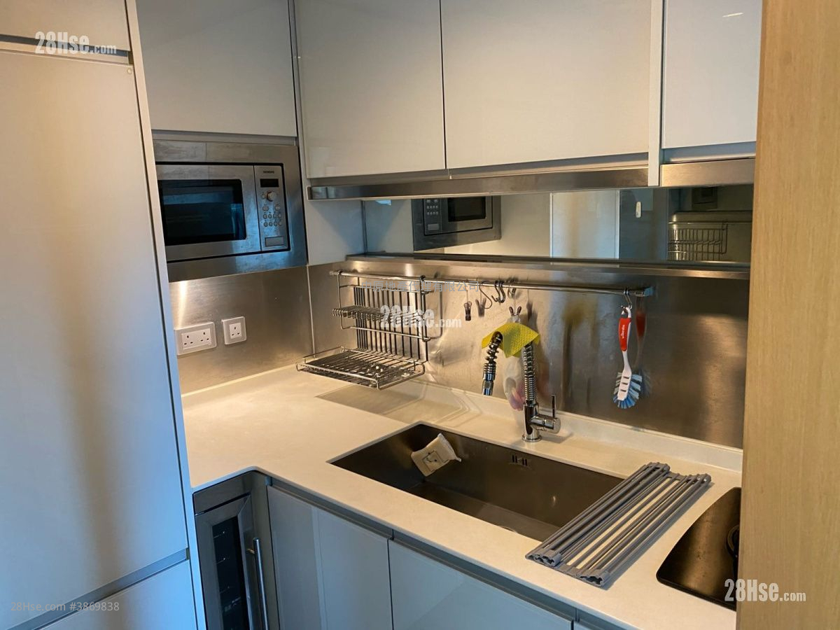 Century Gateway Sell 2 Bedrooms , 1 Bathroom 483 ft² ( 44.9 m² )