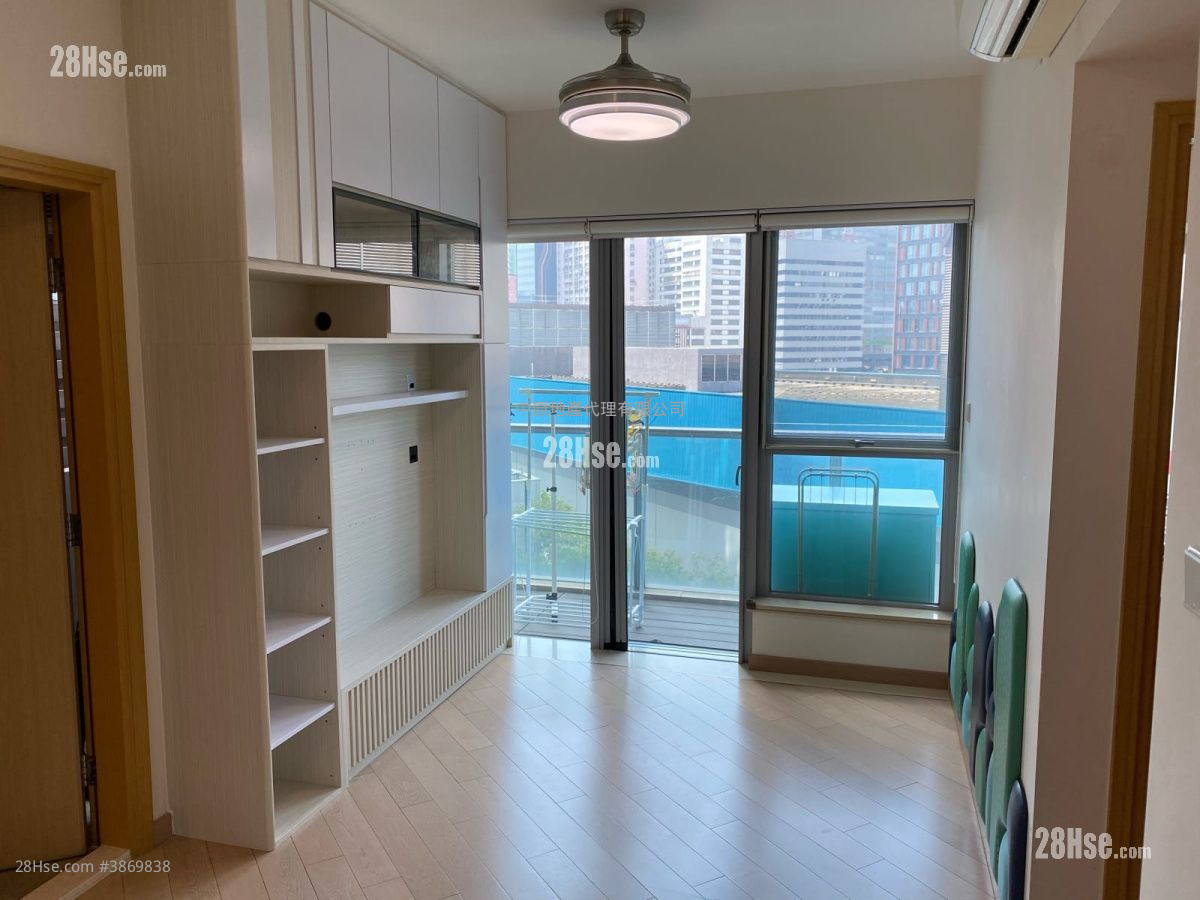 Century Gateway Sell 2 Bedrooms , 1 Bathroom 483 ft² ( 44.9 m² )