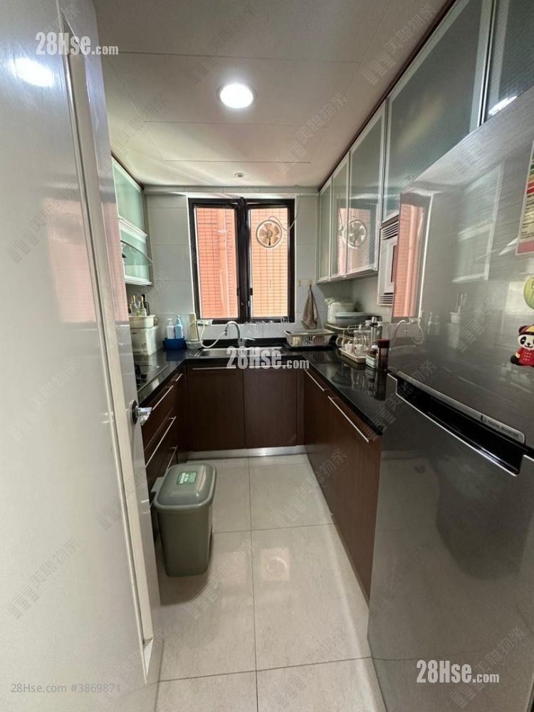 Chelsea Court Sell 4 Bedrooms 722 ft² ( 67.1 m² )