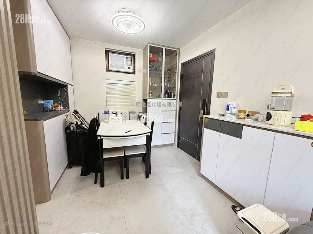 Luk Yeung Sun Chuen Sell 2 Bedrooms 451 ft² ( 41.9 m² )