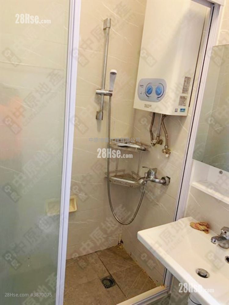 Tsuen Kam Centre Sell 369 ft² ( 34.3 m² )