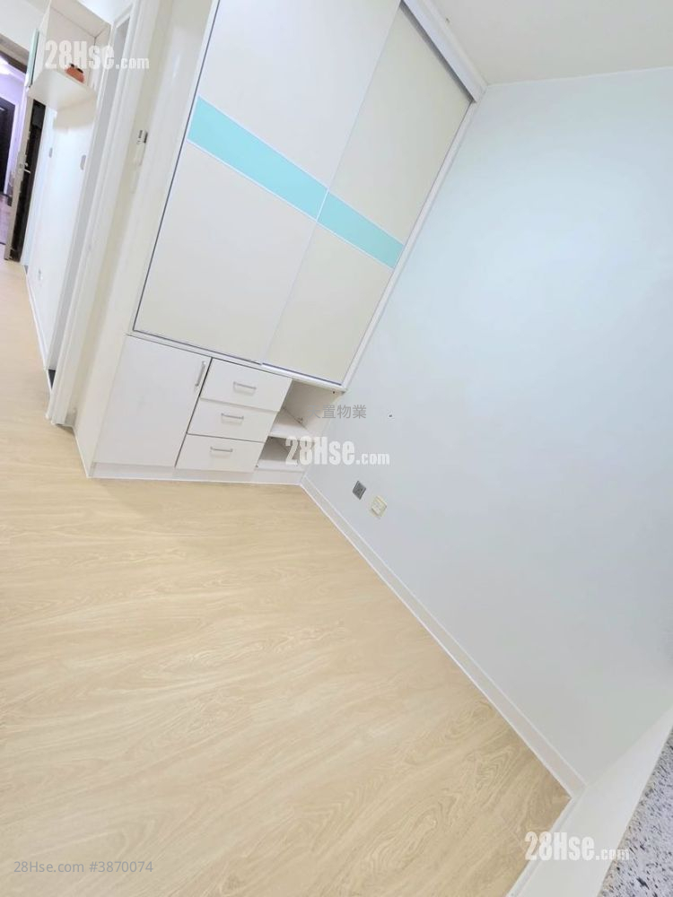 Tai Hing Gardens Sell 2 Bedrooms , 1 Bathroom 419 ft² ( 38.9 m² )