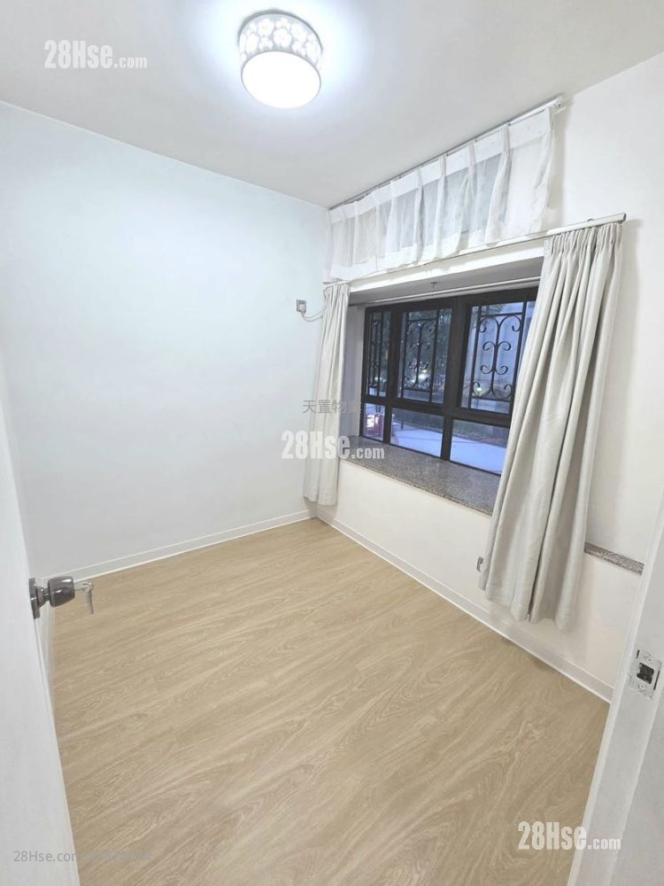 Tai Hing Gardens Sell 2 Bedrooms , 1 Bathroom 419 ft² ( 38.9 m² )