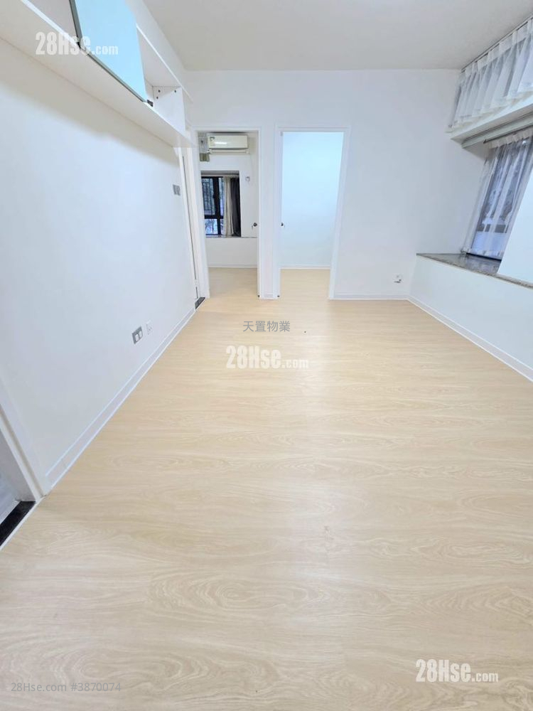Tai Hing Gardens Sell 2 Bedrooms , 1 Bathroom 419 ft² ( 38.9 m² )