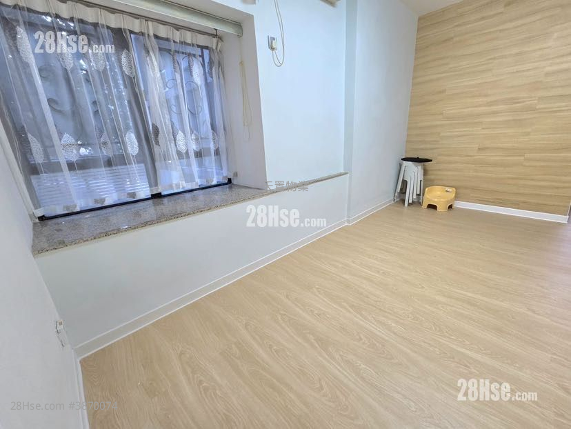 Tai Hing Gardens Sell 2 Bedrooms , 1 Bathroom 419 ft² ( 38.9 m² )