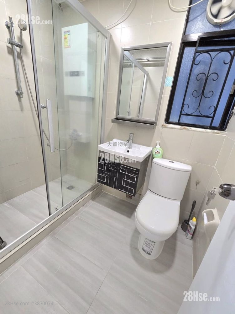 Tai Hing Gardens Sell 2 Bedrooms , 1 Bathroom 419 ft² ( 38.9 m² )