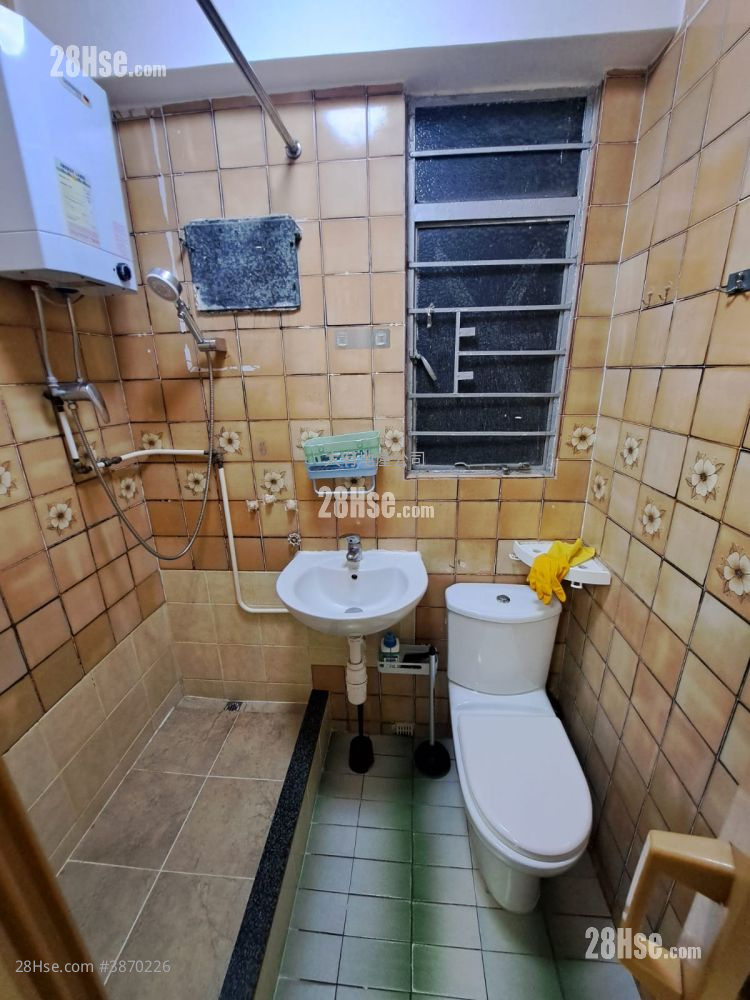 bathroom: Ho Shun Yee Building Rental 2 Bedrooms , 1 Bathroom 283 ft² ( 26.3 m² )