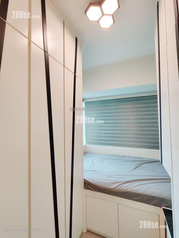 Bellagio Sell 2 Bedrooms , 1 Bathroom 577 ft² ( 53.6 m² )