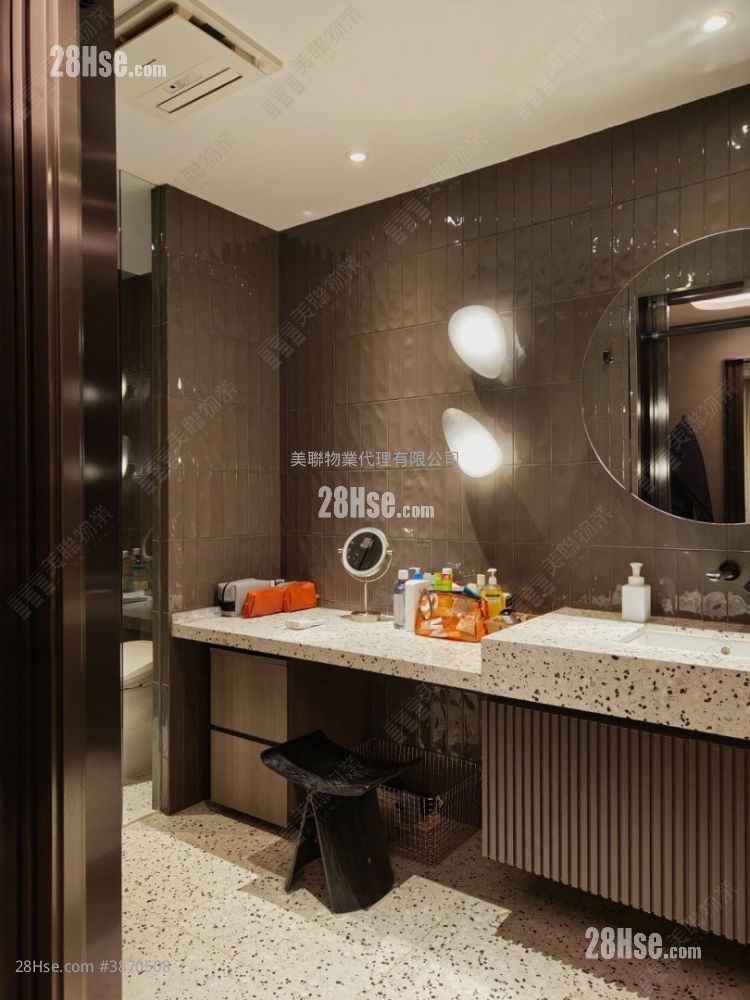 Mount Pavilia Sell 1 Bedroom , 2 Bathrooms 968 ft² ( 89.9 m² )