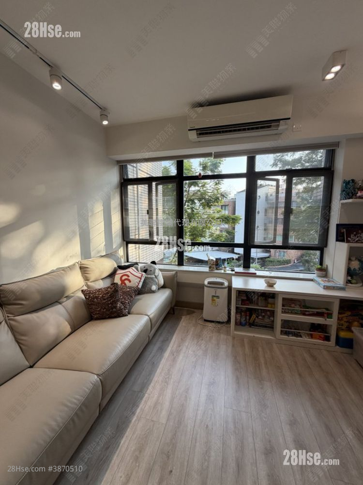 Tang Court Sell 3 Bedrooms , 2 Bathrooms 1,011 ft² ( 93.9 m² )