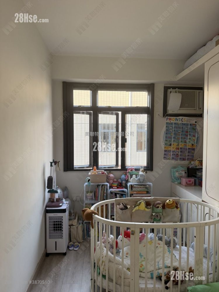 Tang Court Sell 3 Bedrooms , 2 Bathrooms 1,011 ft² ( 93.9 m² )