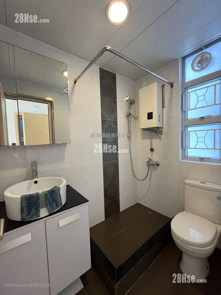Yue Fai Court Rental 2 Bedrooms , 1 Bathroom 384 ft² ( 35.7 m² )