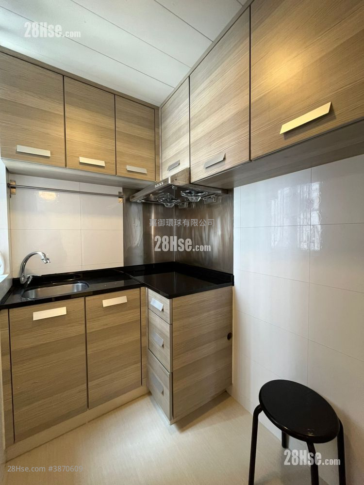 Yue Fai Court Rental 2 Bedrooms , 1 Bathroom 384 ft² ( 35.7 m² )