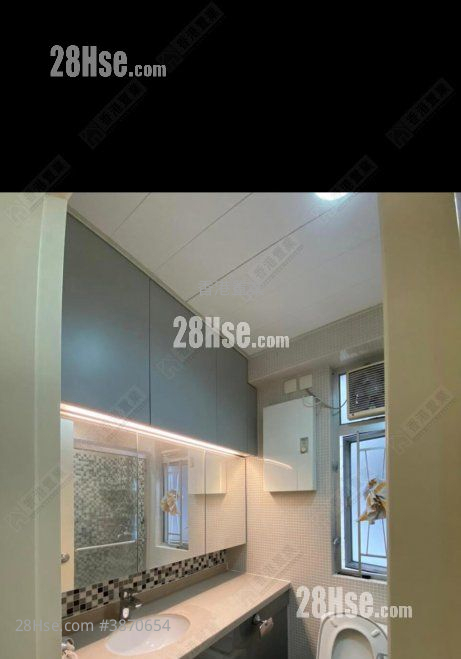 Aberdeen Centre Sell 2 Bedrooms , 1 Bathroom 438 ft² ( 40.7 m² )
