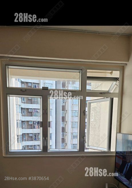 Aberdeen Centre Sell 2 Bedrooms , 1 Bathroom 438 ft² ( 40.7 m² )