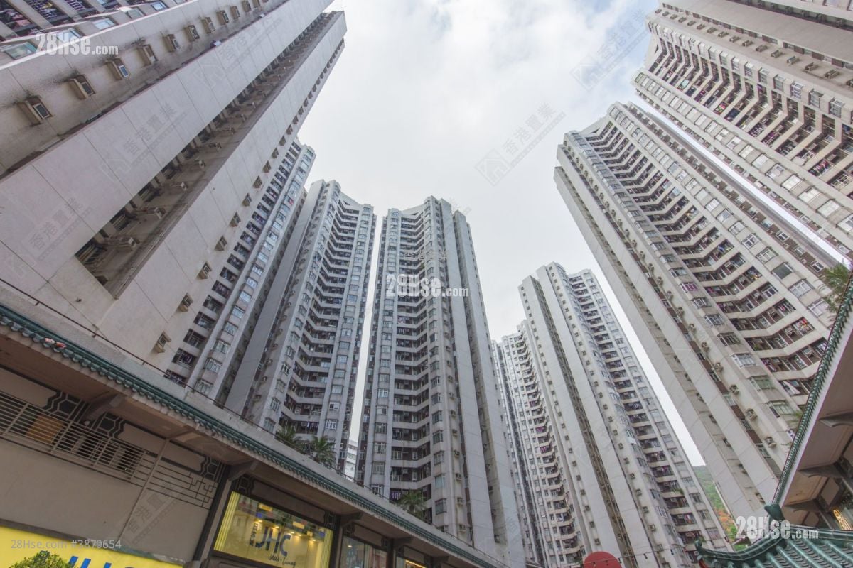 Aberdeen Centre Sell 2 Bedrooms , 1 Bathroom 438 ft² ( 40.7 m² )