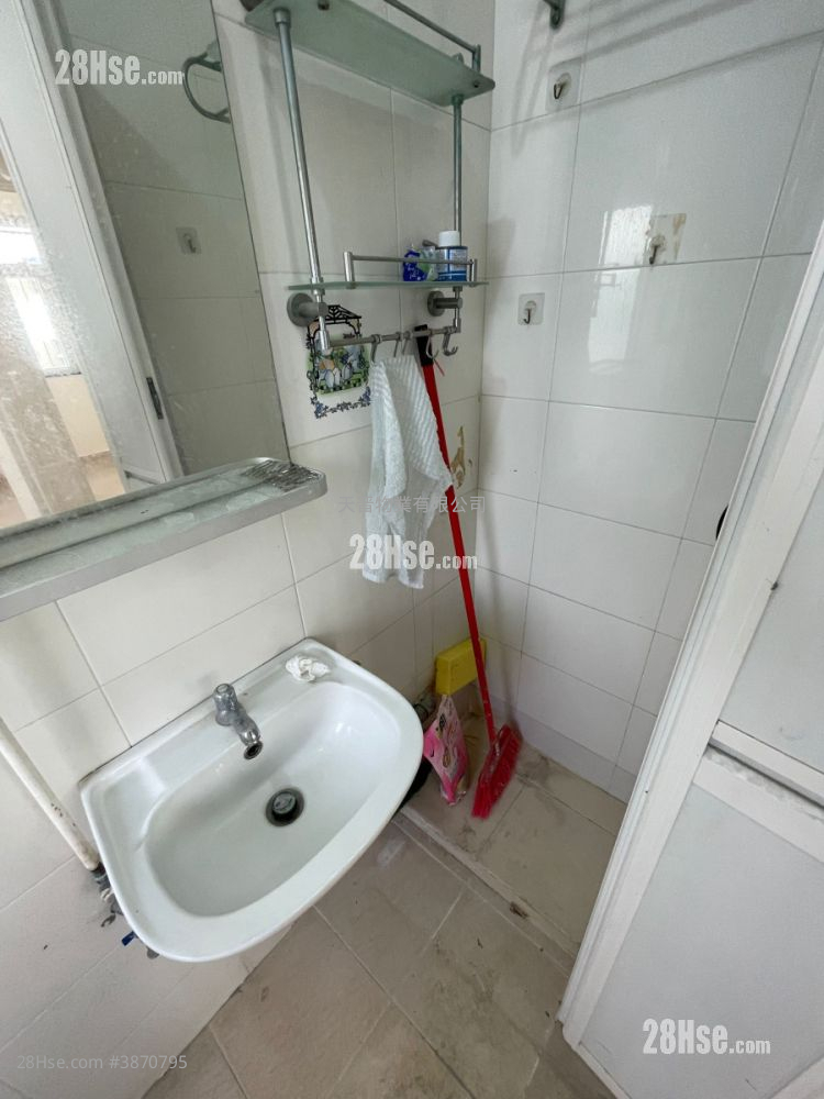 Fu Yip Building Sell 2 Bedrooms , 1 Bathroom 253 ft² ( 23.5 m² )