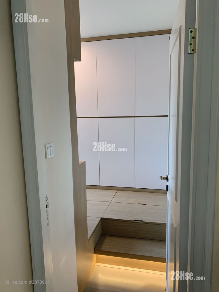 living room: Nob Hill Rental 2 Bedrooms , 1 Bathroom 455 ft² ( 42.3 m² )