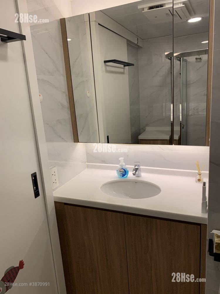 bathroom: Nob Hill Rental 2 Bedrooms , 1 Bathroom 455 ft² ( 42.3 m² )