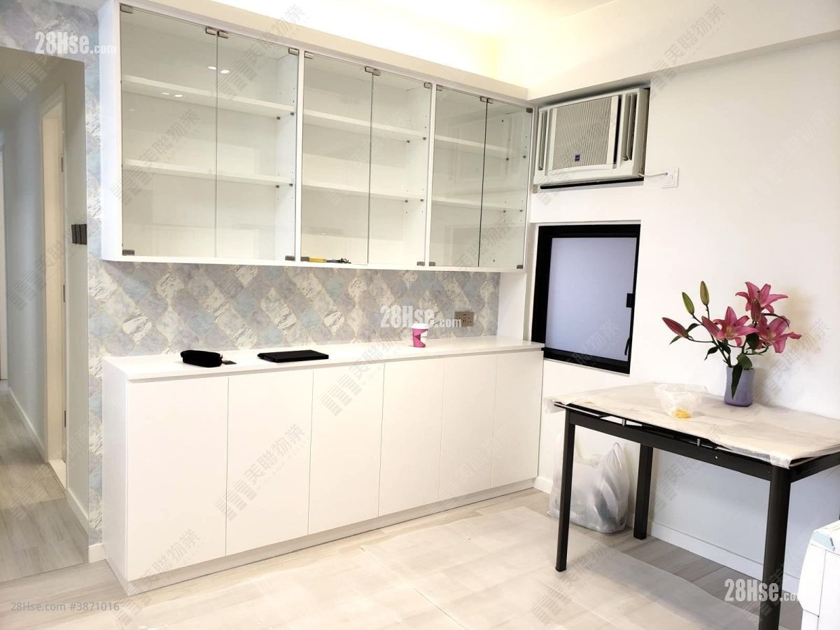 Sunshine City Sell 3 Bedrooms , 2 Bathrooms 618 ft² ( 57.4 m² )