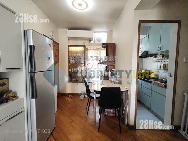 Lai King Court Sell 3 Bedrooms , 1 Bathroom 428 ft² ( 39.8 m² )