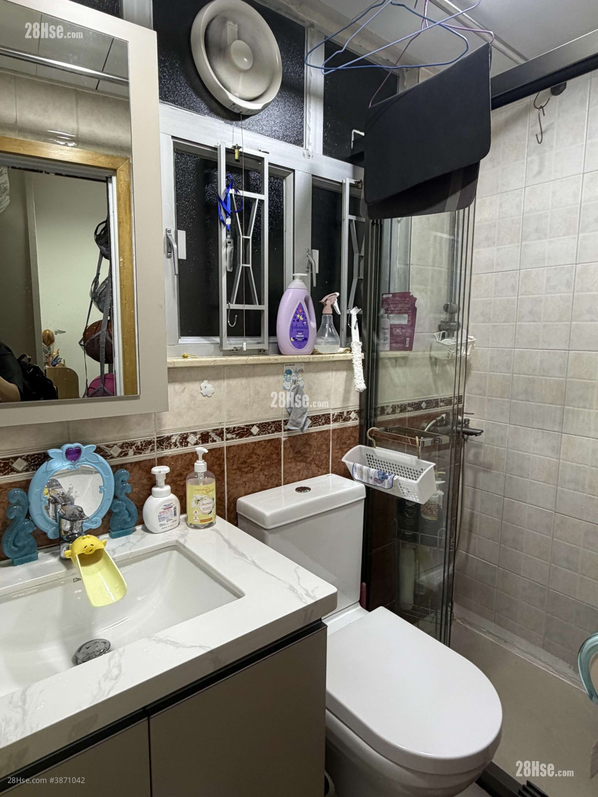 Metropole Building Rental 532 ft² ( 49.4 m² )