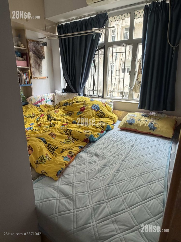 Metropole Building Rental 532 ft² ( 49.4 m² )