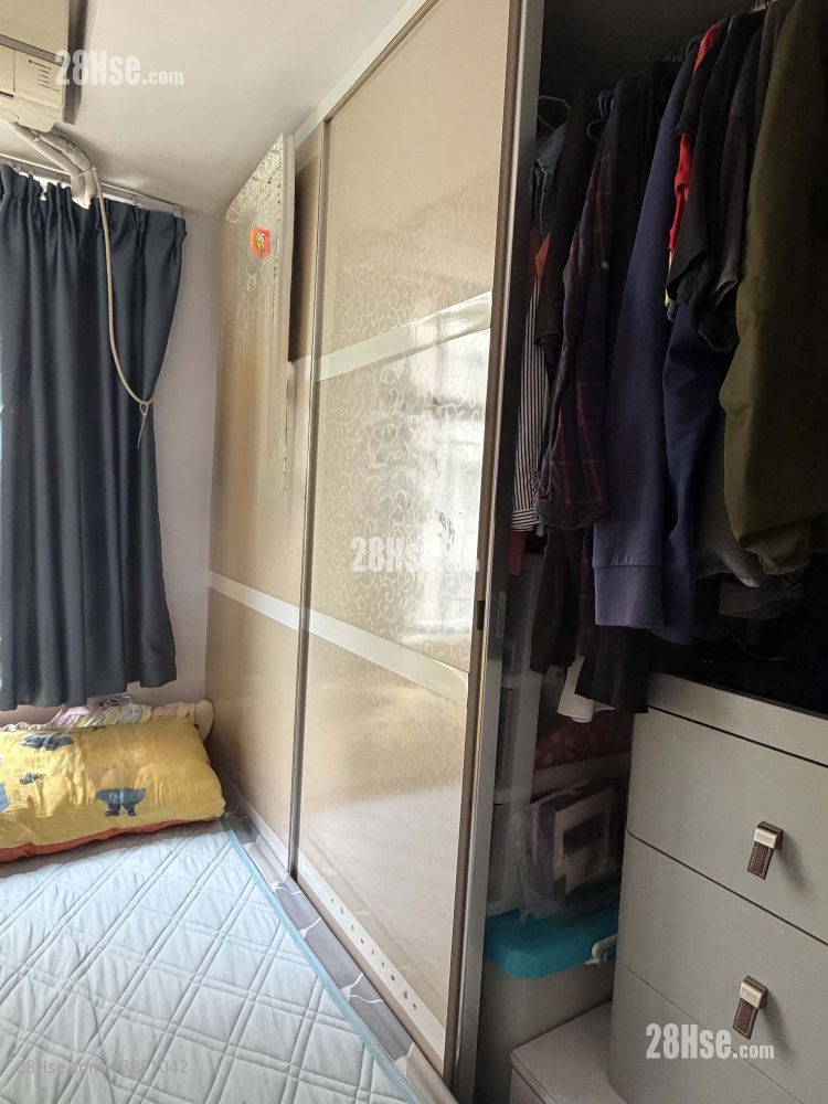 Metropole Building Rental 532 ft² ( 49.4 m² )