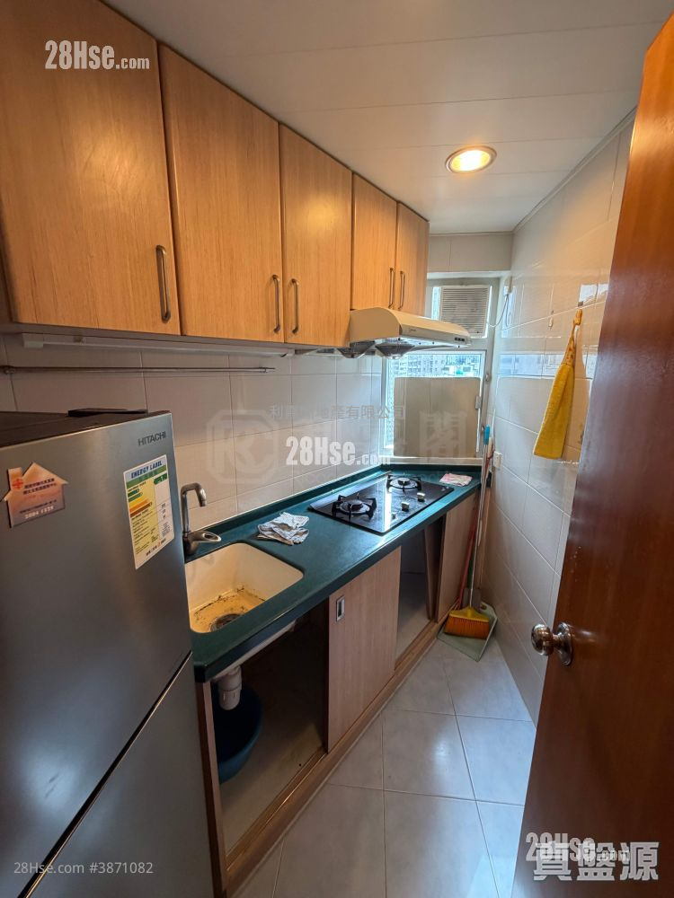 Kornhill Garden Sell 2 Bedrooms , 1 Bathroom 484 ft² ( 45.0 m² )